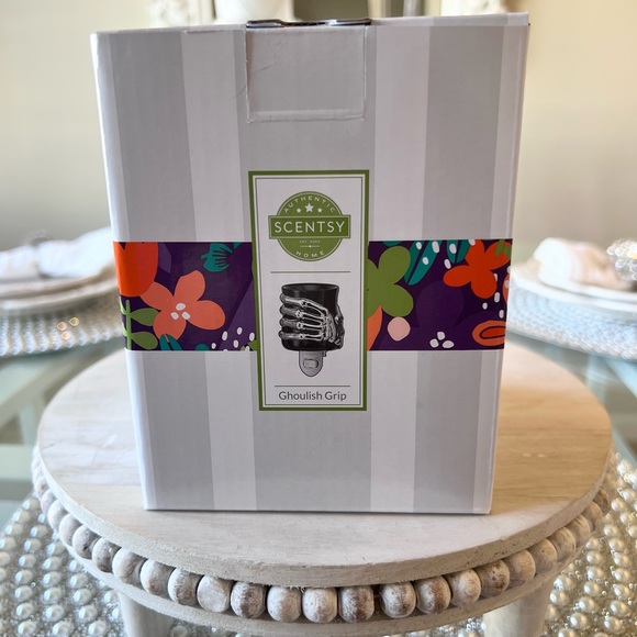 🖤 SCENTSY Ghoulish Grip Wax Candle Mini Warmer Halloween Spooky Ghost Black - Picture 3 of 3